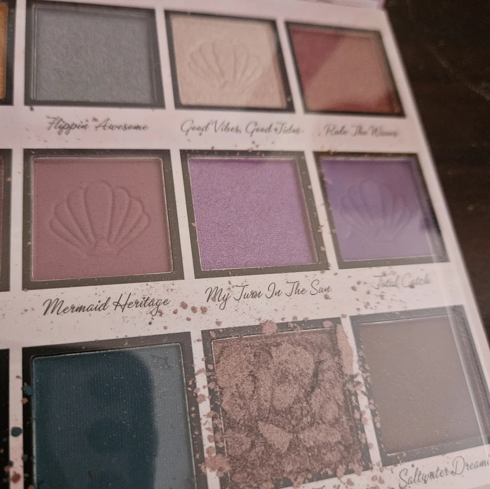 New Disney Princess - The Little Mermaid ARIEL - 12 Color Eyeshadow Palette. New